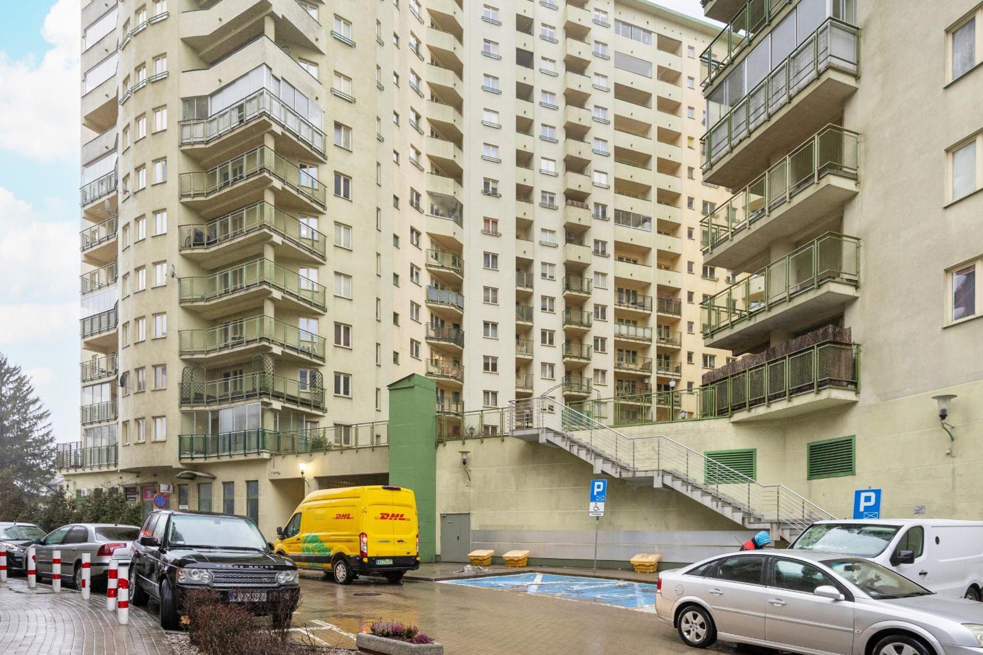 Bukowinska With Balcony And Parking And Swimming Pool By Renters Apartment Warschau